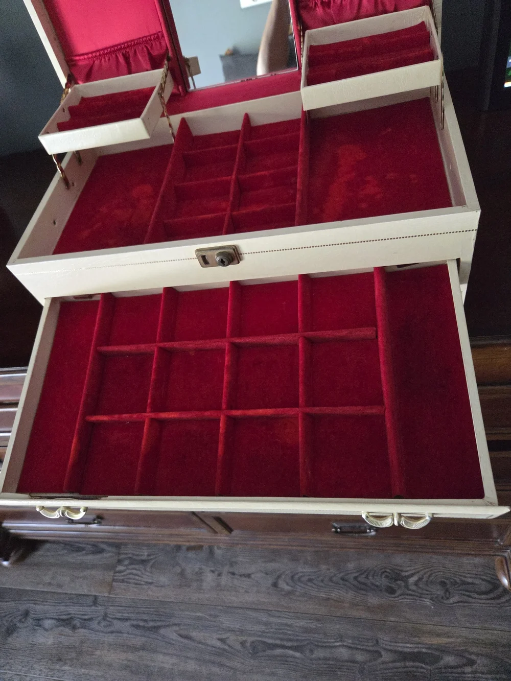 Vintage Mele Jewelry Box